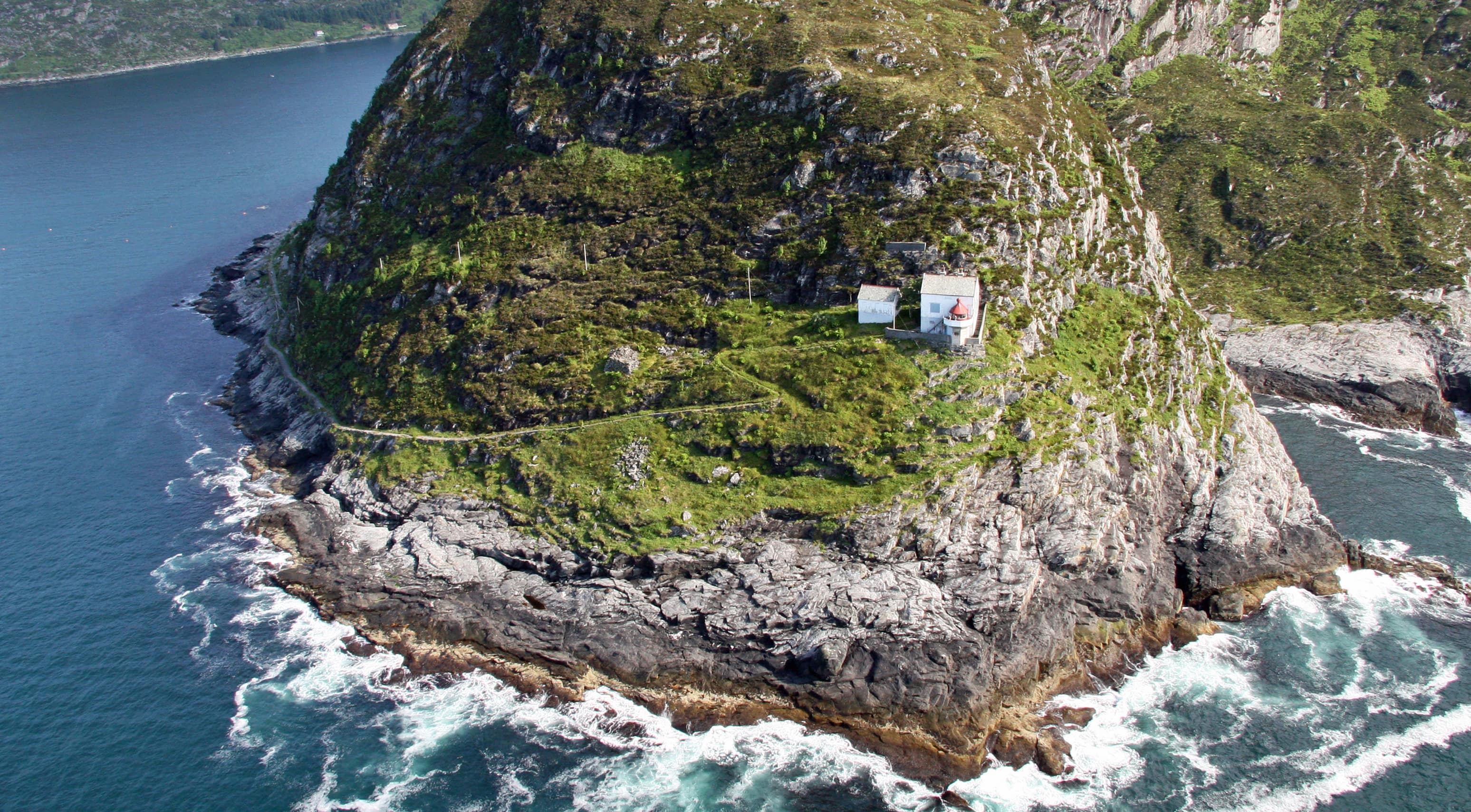 HIDDEN GEMS OF MÅLØY - MINI BUS TOUR