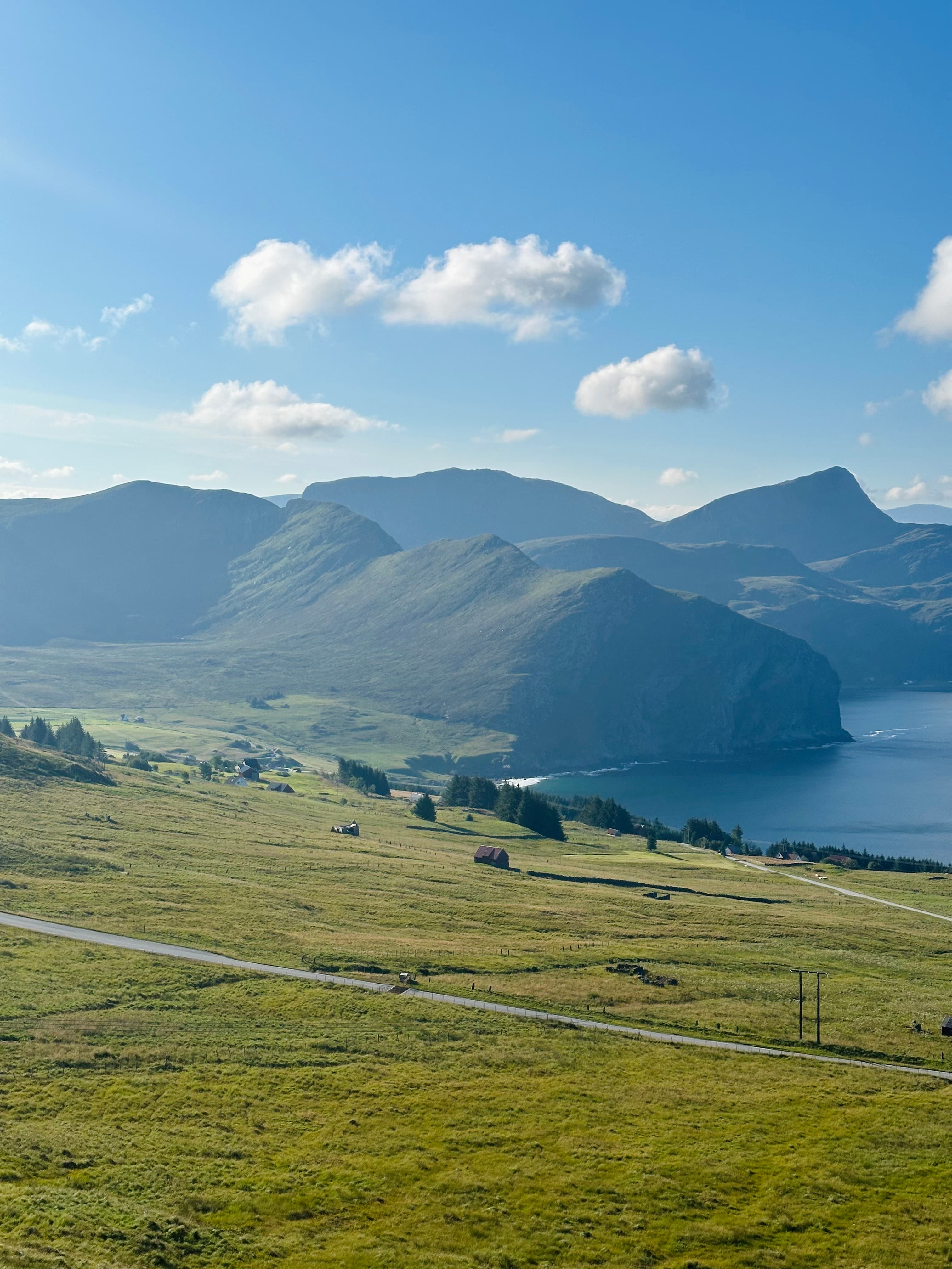 PANORAMIC BUS TOUR TO REFVIK BEACH AND KRÅKENES VIEWPOINT