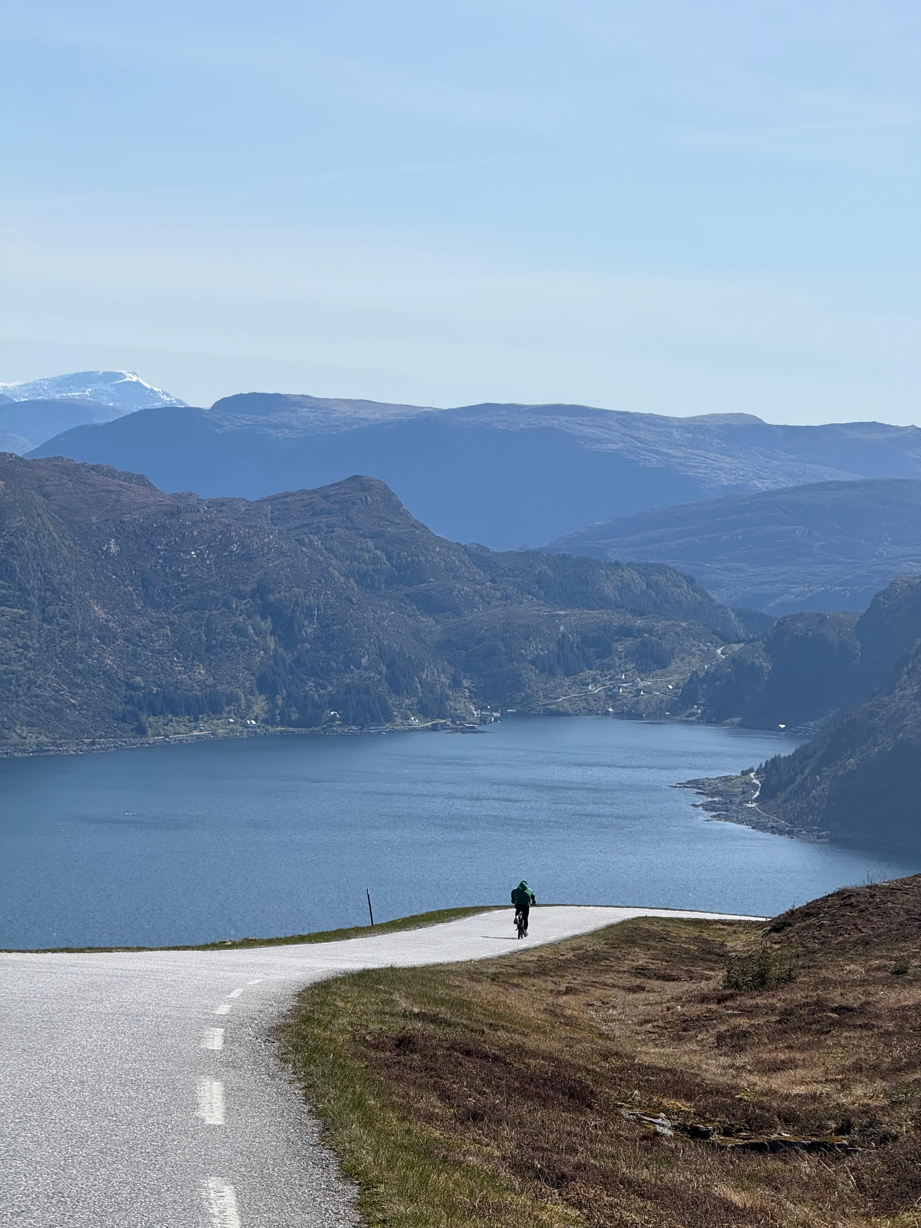 PANORAMIC BUS TOUR TO REFVIK BEACH AND KRÅKENES VIEWPOINT