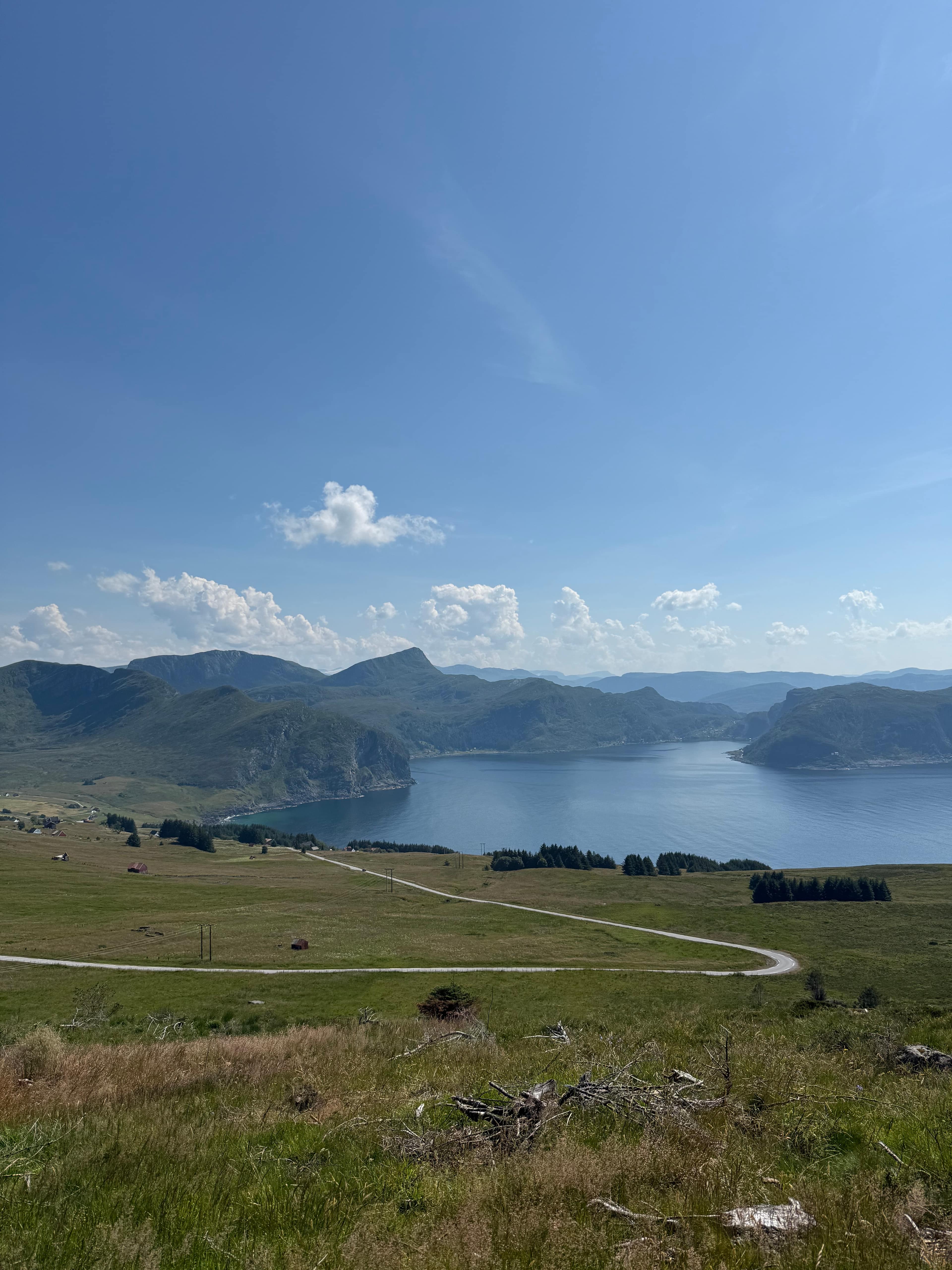 PANORAMIC BUS TOUR TO REFVIK BEACH AND KRÅKENES VIEWPOINT