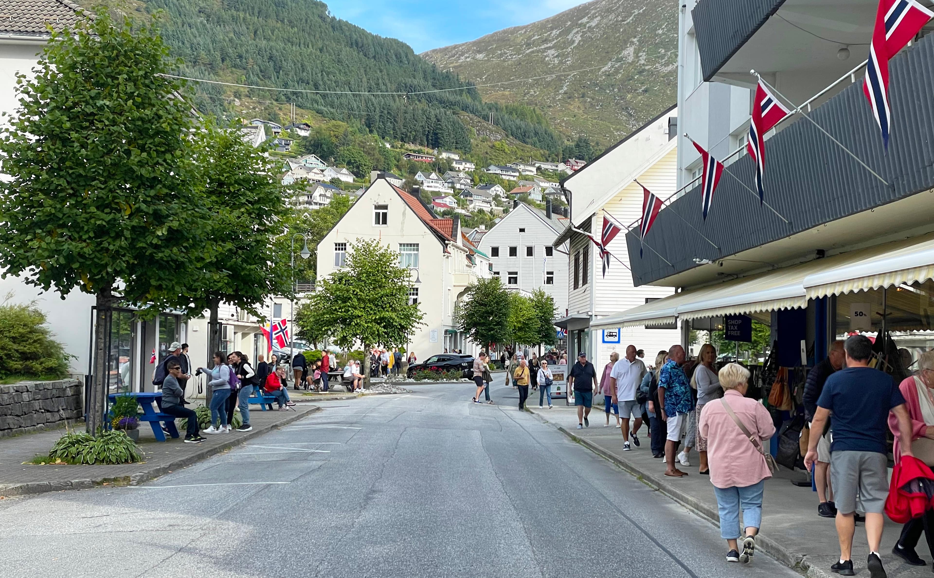 GUIDED CITY WALK IN MÅLØY