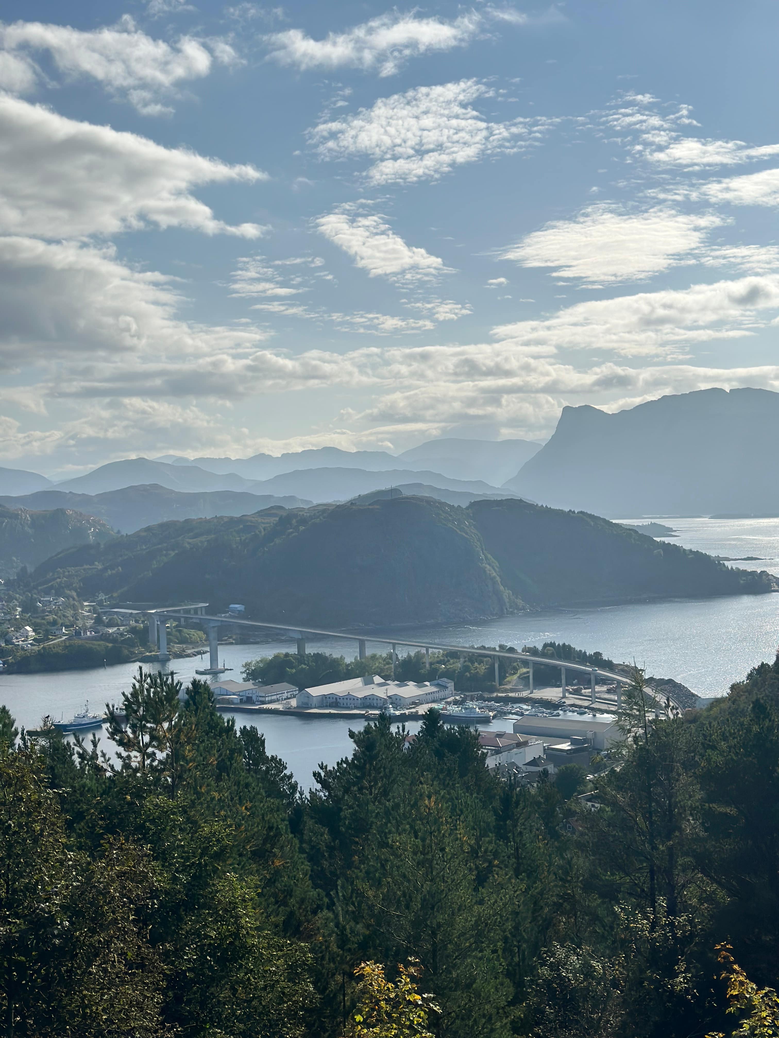 THE HORN VIEWPOINT AND PEACEFUL NATURE WALK IN MÅLØY