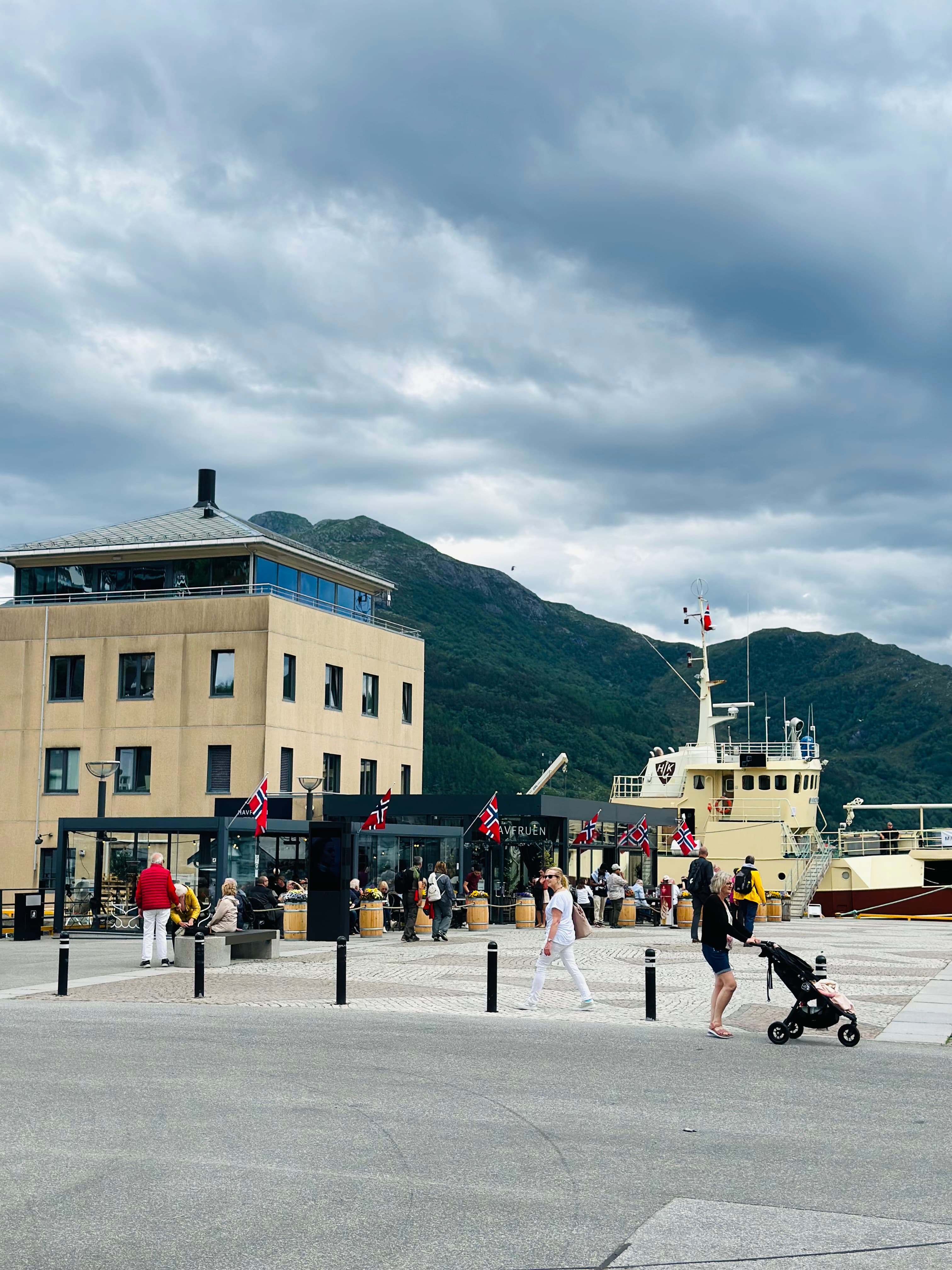 GUIDED CITY WALK IN MÅLØY