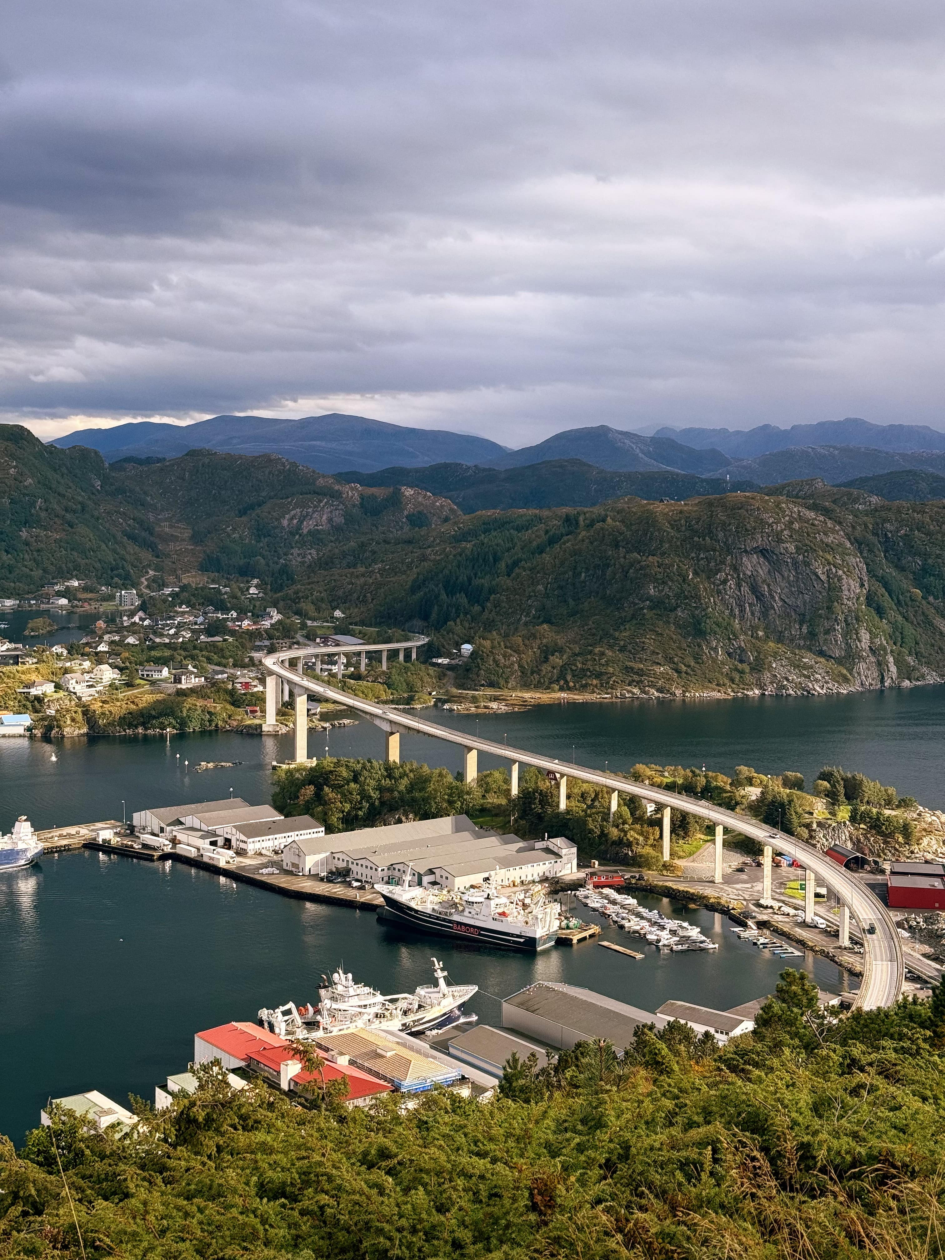 THE HORN VIEWPOINT AND PEACEFUL NATURE WALK IN MÅLØY