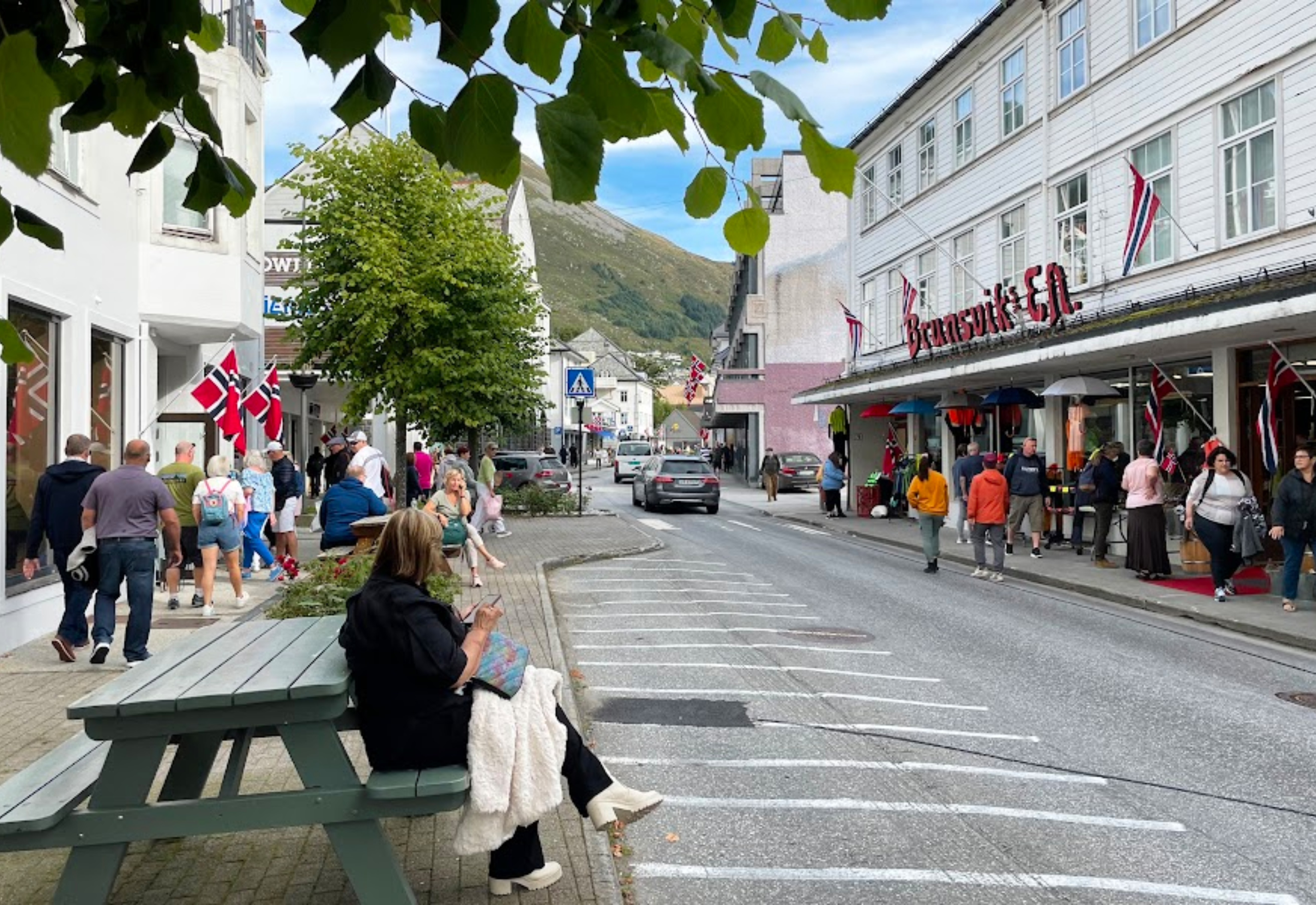 GUIDED CITY WALK IN MÅLØY