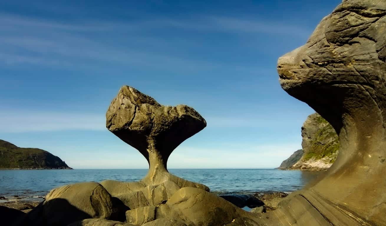 kannestein kannesteinen rock west coast norway måløy maloy trip travel tour tours guest visitor tourist cruise ship port getyourguide.com get your guide trip tripadvisor west coast sea ocean olden nordfjord discover experience memories the best måløy maloy port harbor cruise tourist besttours lighthouse lights instagram photo spot sunset western best view views