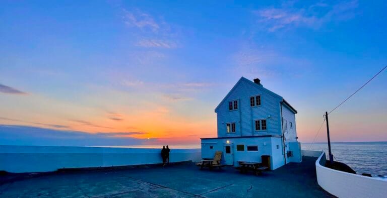 Kråkenes fyr lighthouse german spanish english british italian getyourguide.com get your guide trip tripadvisor maloy shore excursions norway sites